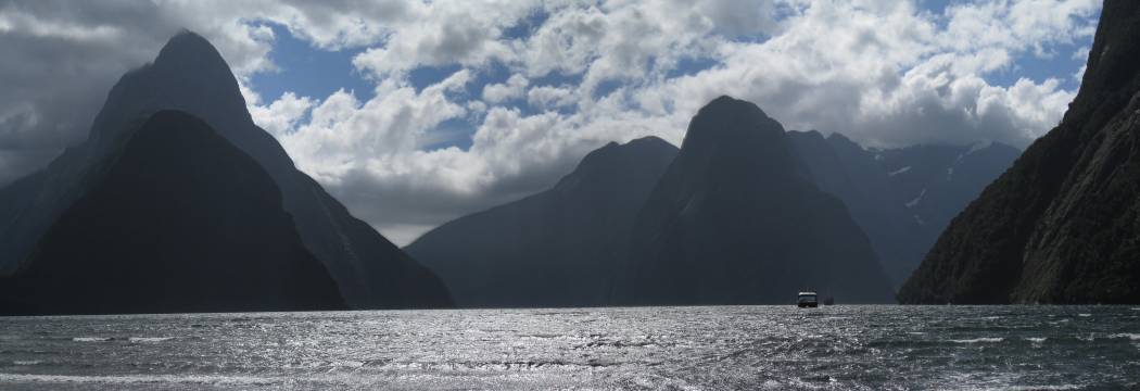 2008-03-06 Milford Sound met Mitre Peak (45K)