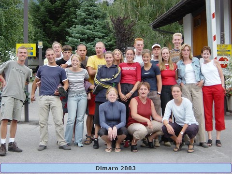 204.Tot slot een groepsfoto met begeleiders - 2593.jpg