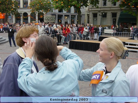 02.Samen plakken we de vlaggetjes.jpg