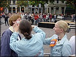 02.Samen plakken we de vlaggetjes.jpg