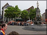 12.Leuke ballonnetjes in de bomen.jpg